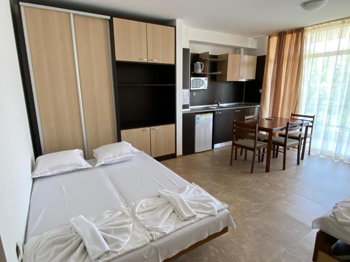 Holiday Apartments Grand Kamelia Pantai Sunny Luaran gambar