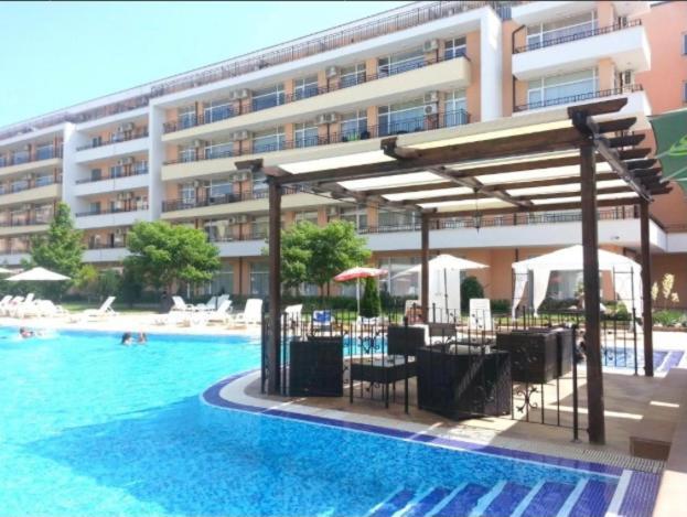 Holiday Apartments Grand Kamelia Pantai Sunny Luaran gambar